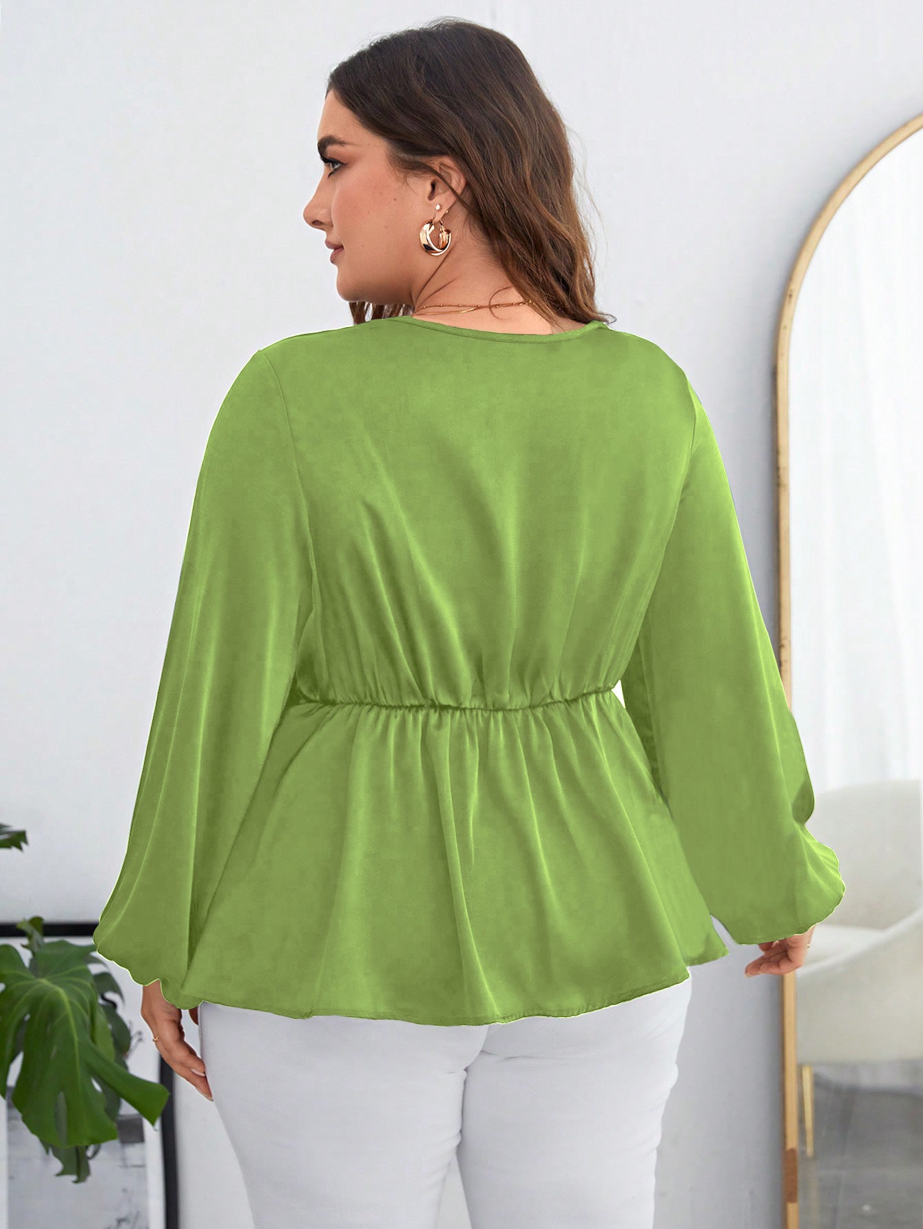 Woochic Haut grande taille en mousseline col en V manches bouffantes cintrée