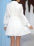 Woochic mini-robe broderie anglaise boutonnage col chemise manches bishop doux cocktail