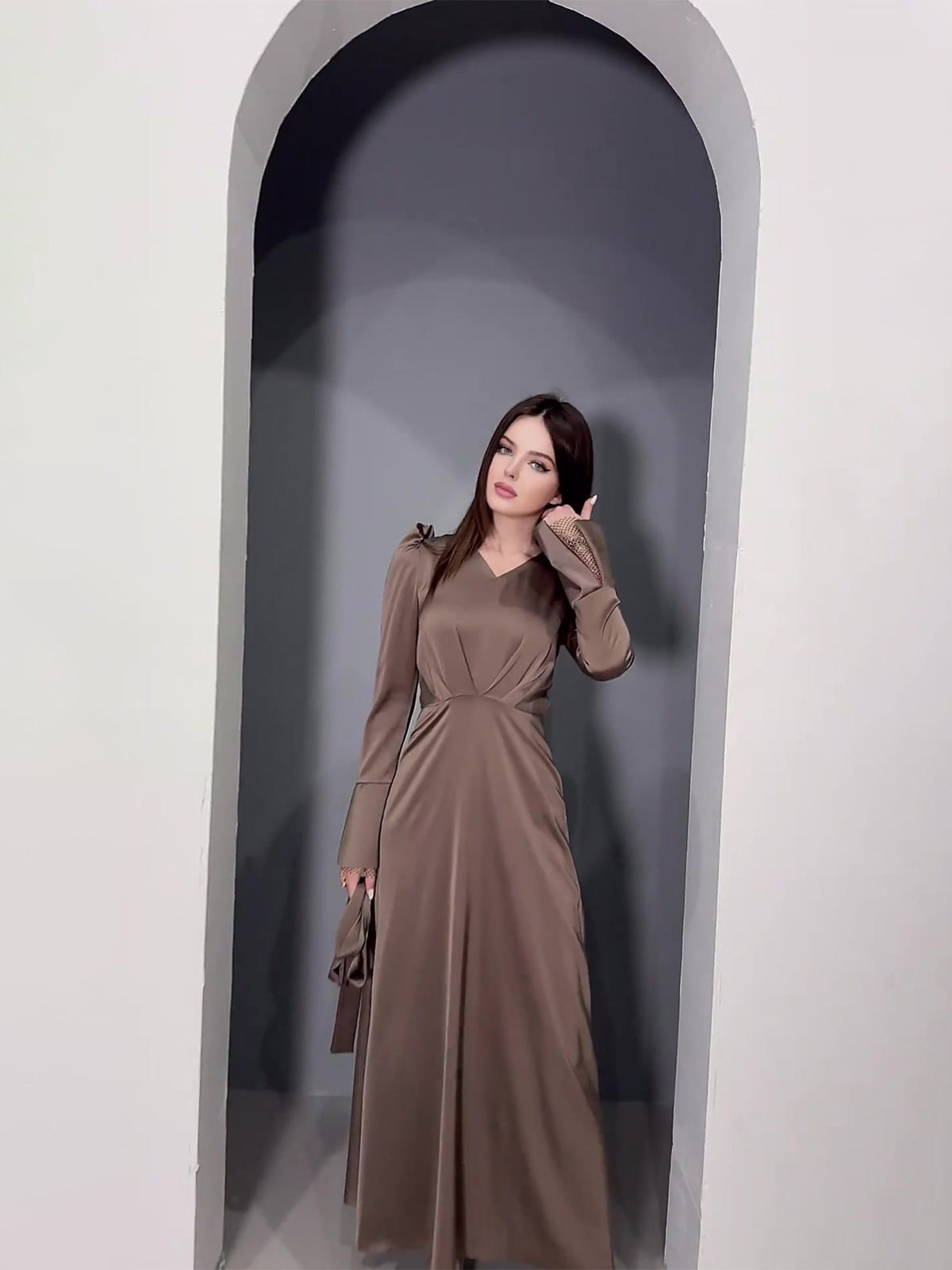 Woochic robe à manches longues bouffantes col en V taille cintrée
