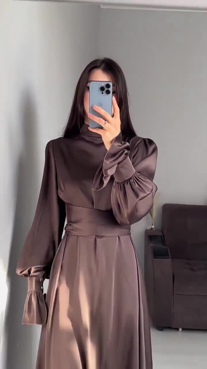 Woochic robe à manches longues col mi-haut à volants marron S