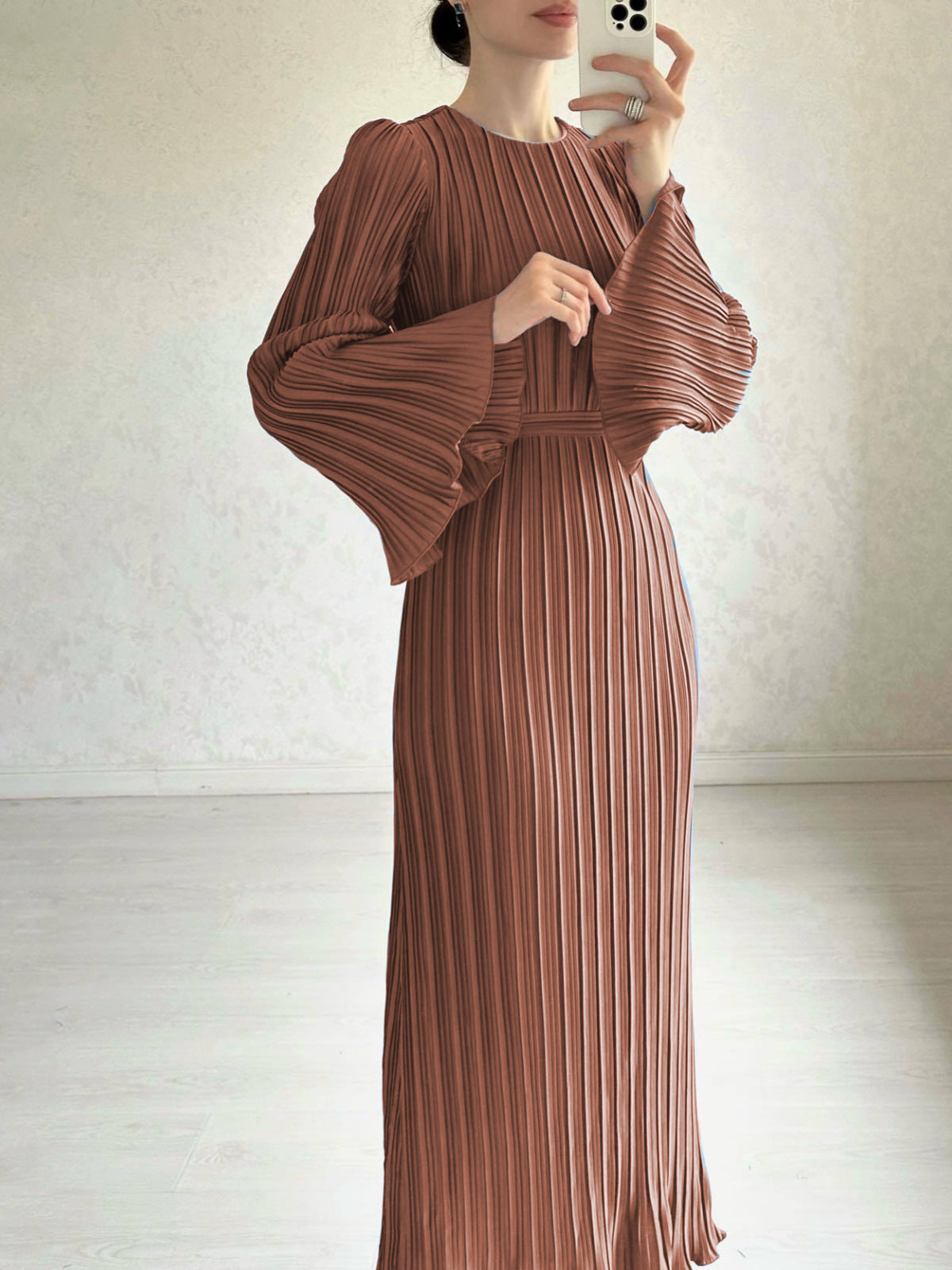 Woochic robe à manches longues évasées col rond plissée marron S