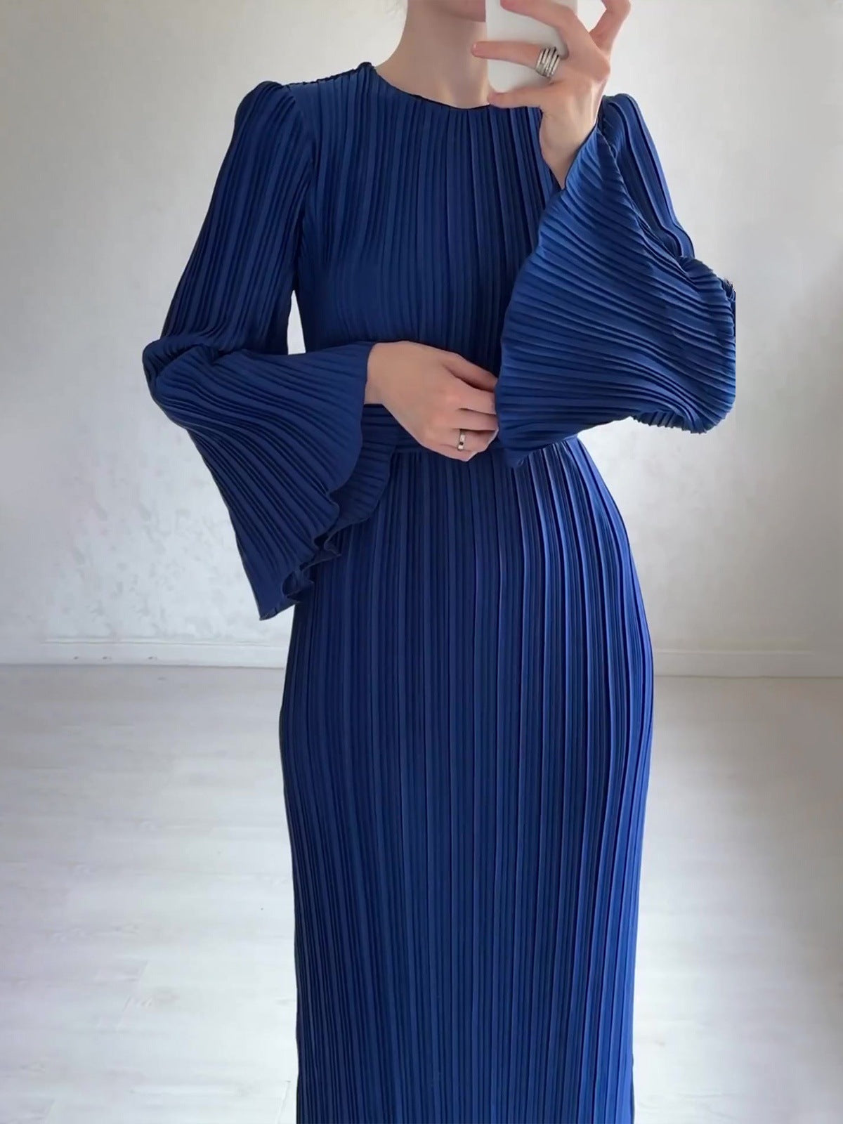 Woochic robe à manches longues évasées col rond plissée bleu marine 1 S
