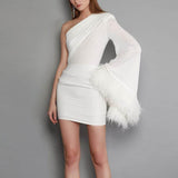 Woochic robe à plumes à une épaule manches évasées à volants plissée
