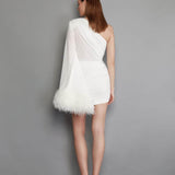 Woochic robe à plumes à une épaule manches évasées à volants plissée