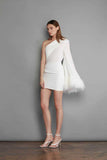 Woochic robe à plumes à une épaule manches évasées à volants plissée