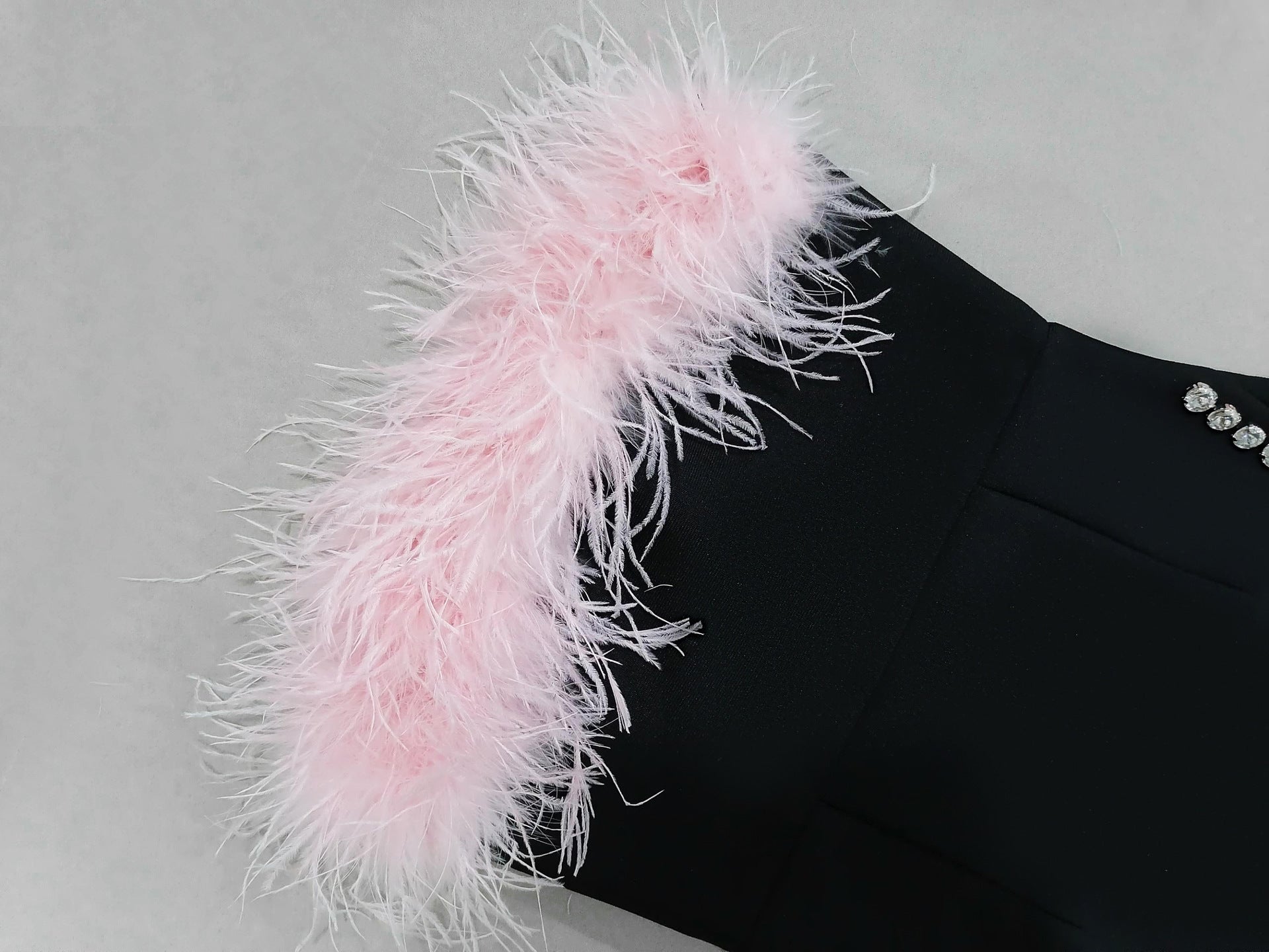 Woochic robe à plumes bustier fendue sertissage en strass
