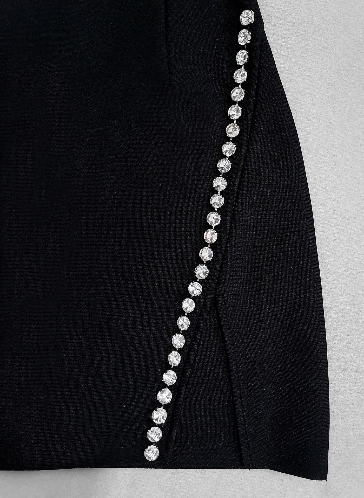 Woochic robe à plumes bustier fendue sertissage en strass