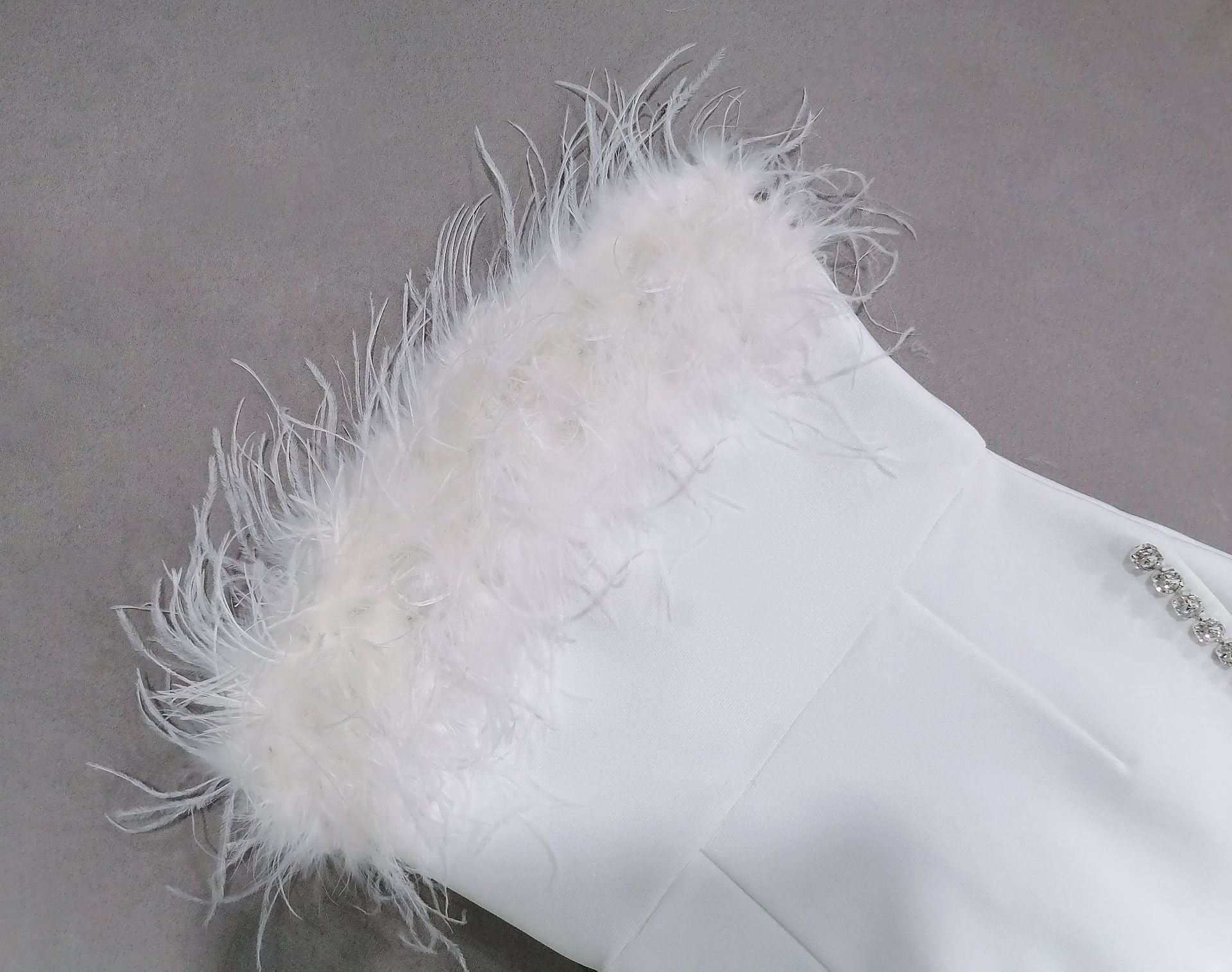 Woochic robe à plumes bustier fendue sertissage en strass