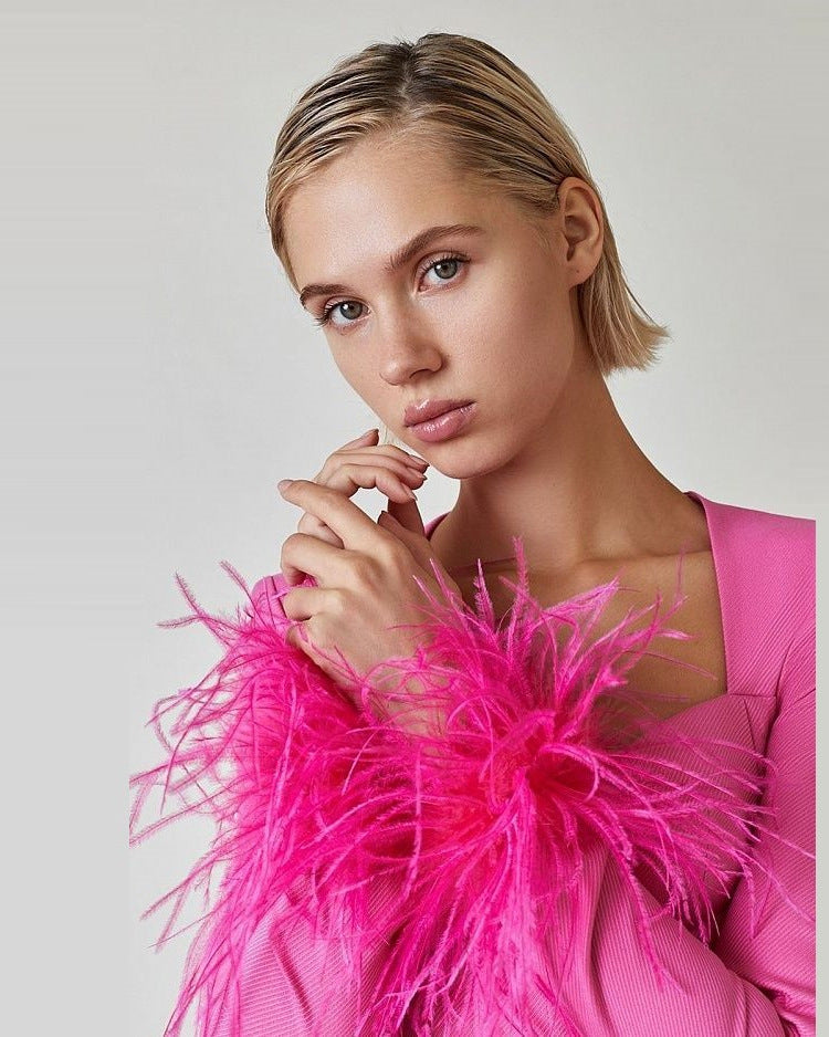 Woochic robe à plumes col carré taille haute