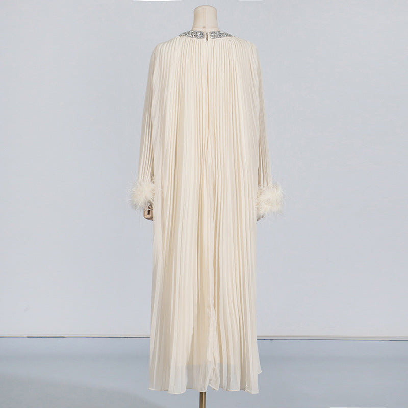 Woochic robe à plumes col rond strass plissée couture