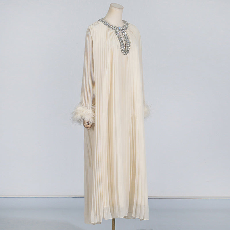 Woochic robe à plumes col rond strass plissée couture
