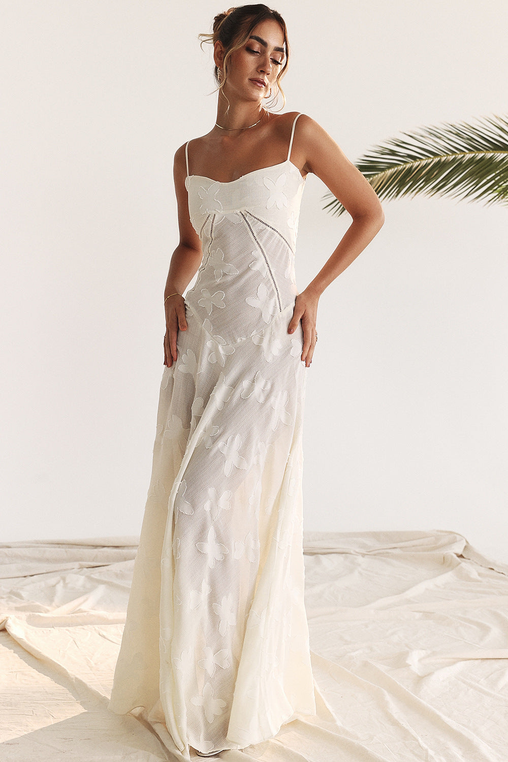 Woochic robe cocktail à bretelles dentelle épaules dénudée cintée plissée blanc S