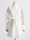 Woochic robe courte dentelle col montant brodée cintrée découpes blanc S