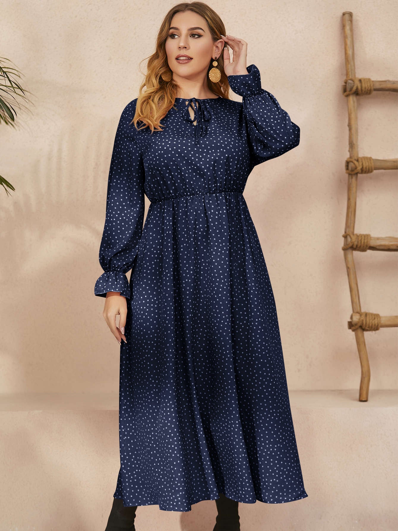 Woochic robe grande taille col en rond imprimé pois trapèze manches évasées bleu marine 1 XL