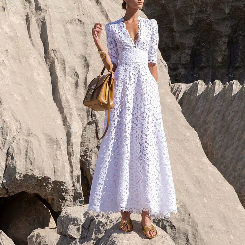 Woochic robe longue col en V cintrée conception du crochet découpes traîne blanc S
