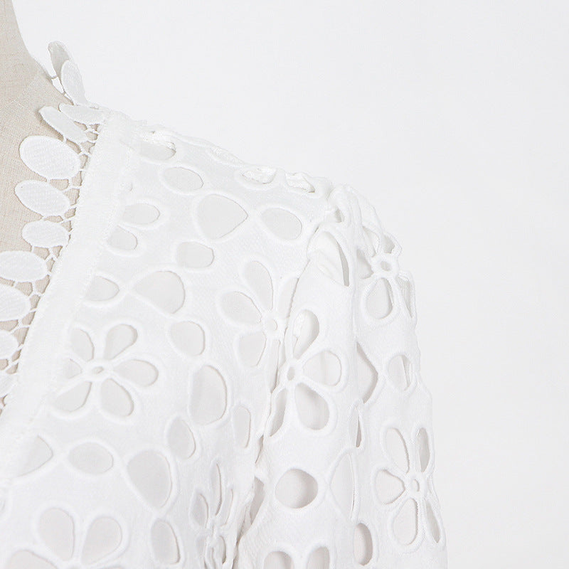 Woochic robe longue col en V cintrée conception du crochet découpes traîne