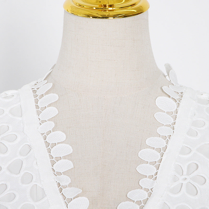 Woochic robe longue col en V cintrée conception du crochet découpes traîne