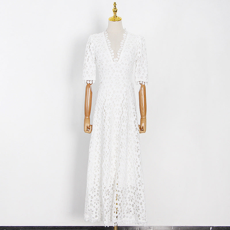 Woochic robe longue col en V cintrée conception du crochet découpes traîne